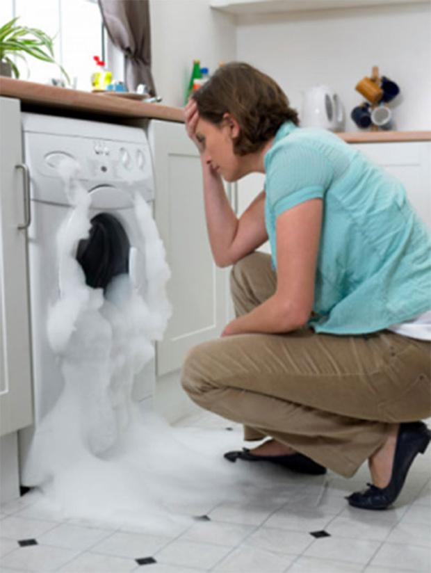 Máy Giặt Electrolux Phun Tràn Bọt Ra Ngoài