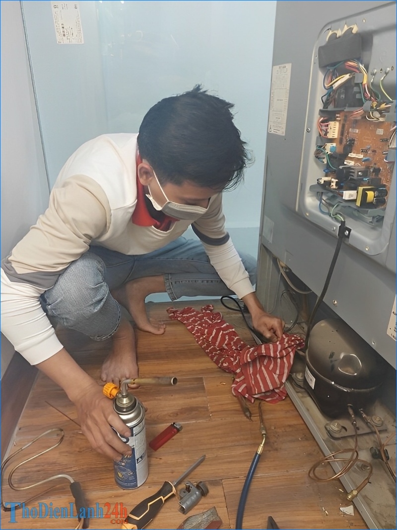 Đặt Lịch Sửa Tủ Đông Sanaky Với Thợ Điện Lạnh 24H