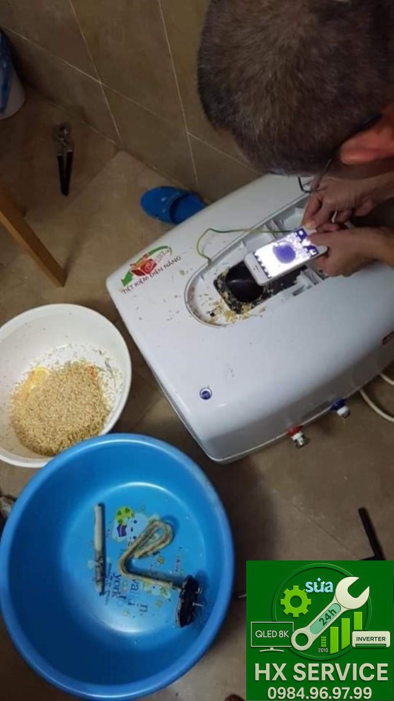 Tầm Quan Trọng Của Vệ Sinh Bình Nóng Lạnh Định Kỳ Với Sức Khỏe