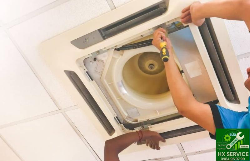 Liên Hệ Thợ Điện Lạnh 24H Để Đặt Lịch Vệ Sinh Điều Hòa Âm Trần