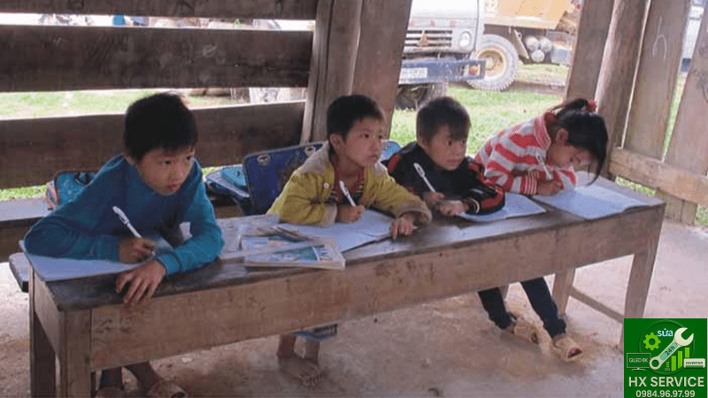 Chúng Ta Không Ai Có Thể Sống Một Mình, Mỗi Người Chúng Ta Là Một Tế Bào Của Xã Hội, Chúng Ta Tồn Tại Ở Đây Để Giúp Đỡ Lẫn Nhau - Lá Lành Đùm Lá Rách.